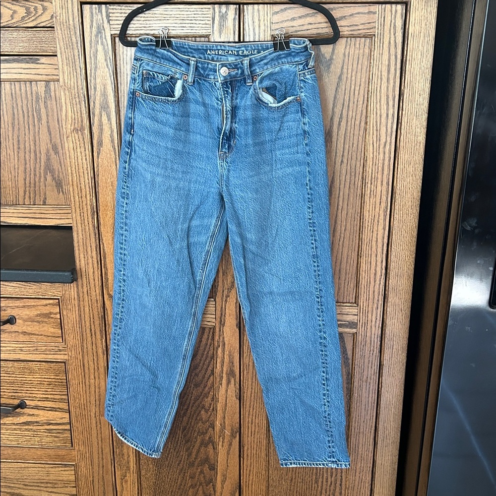 AMERICAN EAGLE Stretch Mom Straight Jean Medium Wash Denim comfort waistband 6 - Picture 3 of 8